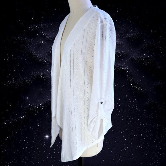 Soho white eyelet style butterfly top NWT - Picture 2 of 6